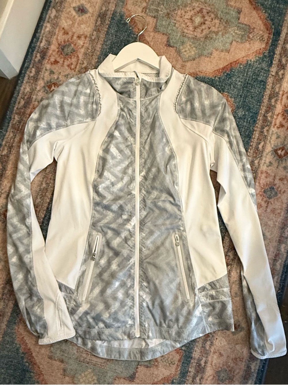 Lululemon Nothin’ but Run Lightweight Full-zip Jacket silver and white size 6